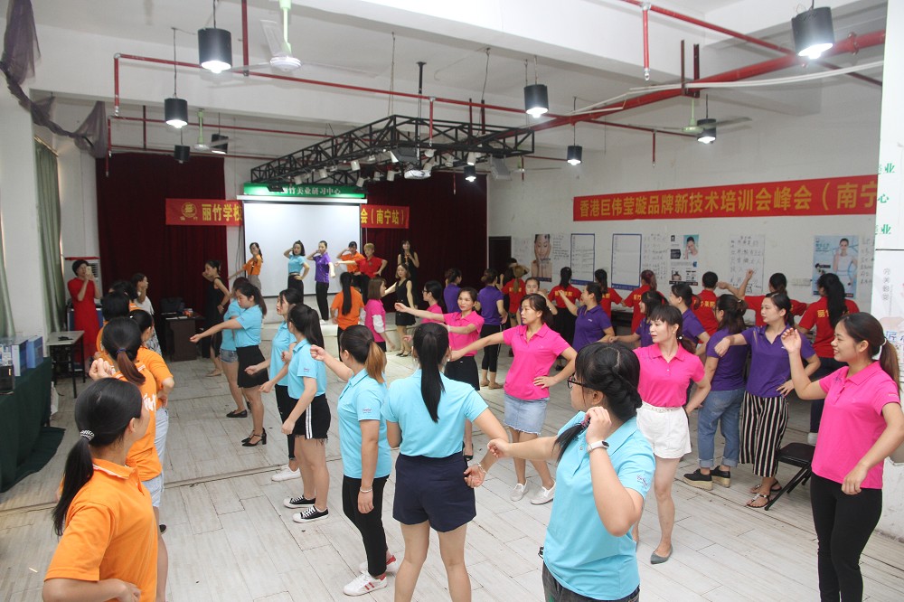 南寧美容學(xué)校晨會視頻展示