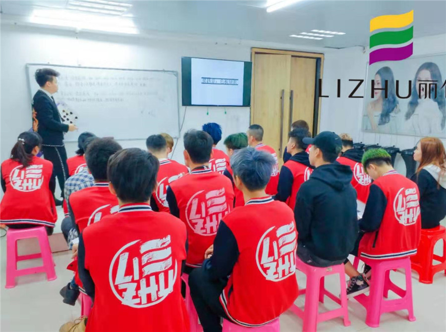 南寧麗竹美發(fā)課堂：當(dāng)你們享受的時候，別人在奔跑