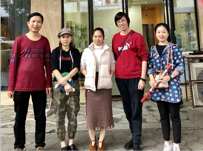 你昨天看到麗竹學(xué)校感恩送禮小分隊(duì)了嗎