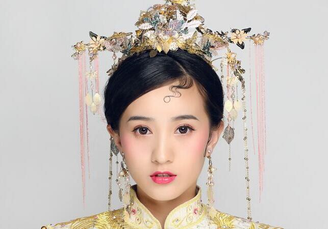 麗竹彩妝作品 | 略施粉黛， 一抹朱唇紅艷