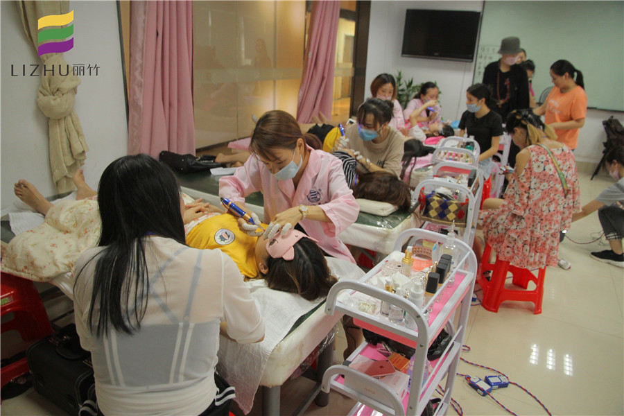 南寧紋繡學(xué)校：開紋繡工作室前的注意事項(xiàng)