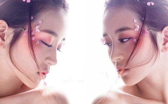 桃花妝容要點(diǎn)小教學(xué)，南寧有實(shí)力的學(xué)校示范給你看