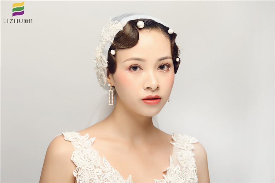 手推波紋復(fù)古新娘造型教程，南寧化妝學(xué)員是這么打造的