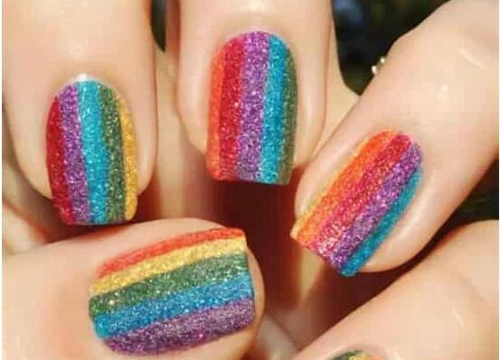 南寧美甲學(xué)校：磨砂彩虹美甲教程，將五顏六色存于指上
