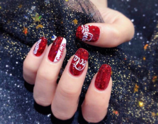 南寧美甲學(xué)校：美甲根部掉色怎么辦？