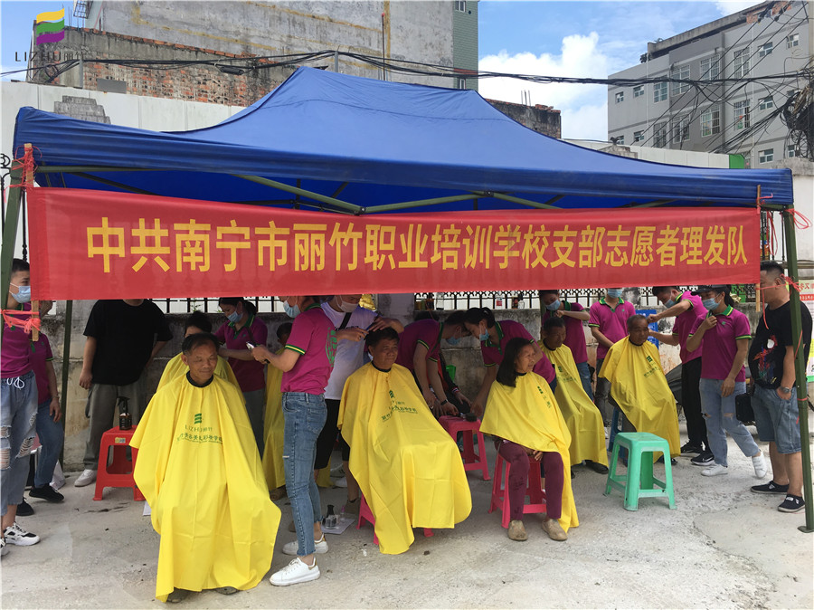 1596784563844439.jpg 20200803四塘鎮(zhèn)外出宣傳理發(fā)活動(dòng).jpg