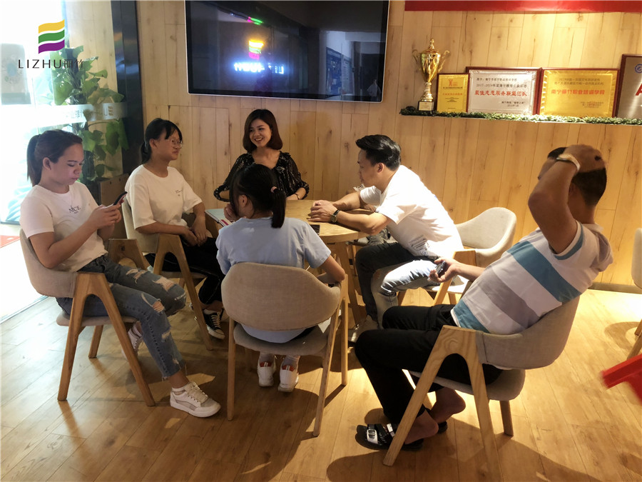 快來(lái)學(xué)美容美發(fā)美甲化妝紋繡美睫