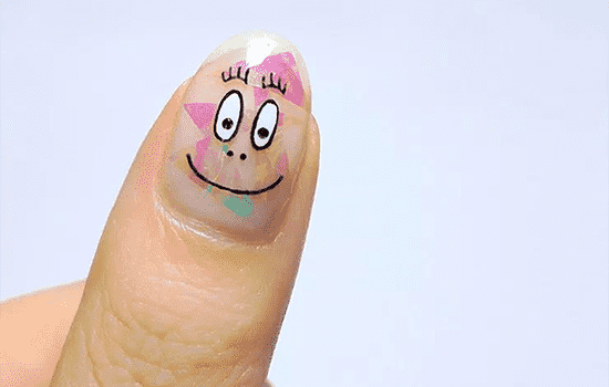 美甲學校：玻璃紙笑臉星空美甲教程