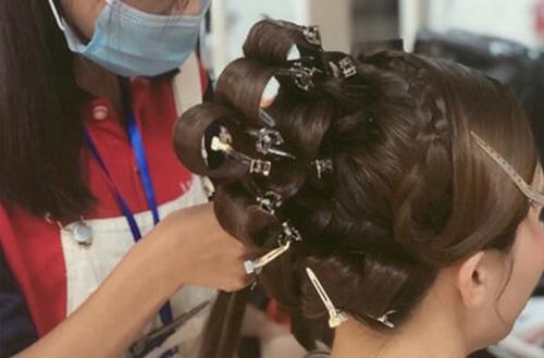 化妝課堂：基礎(chǔ)打牢，王冠不掉