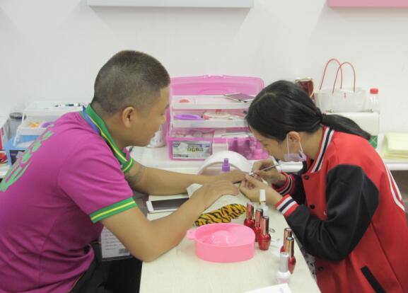 廣西美甲學校：美甲師的基本功