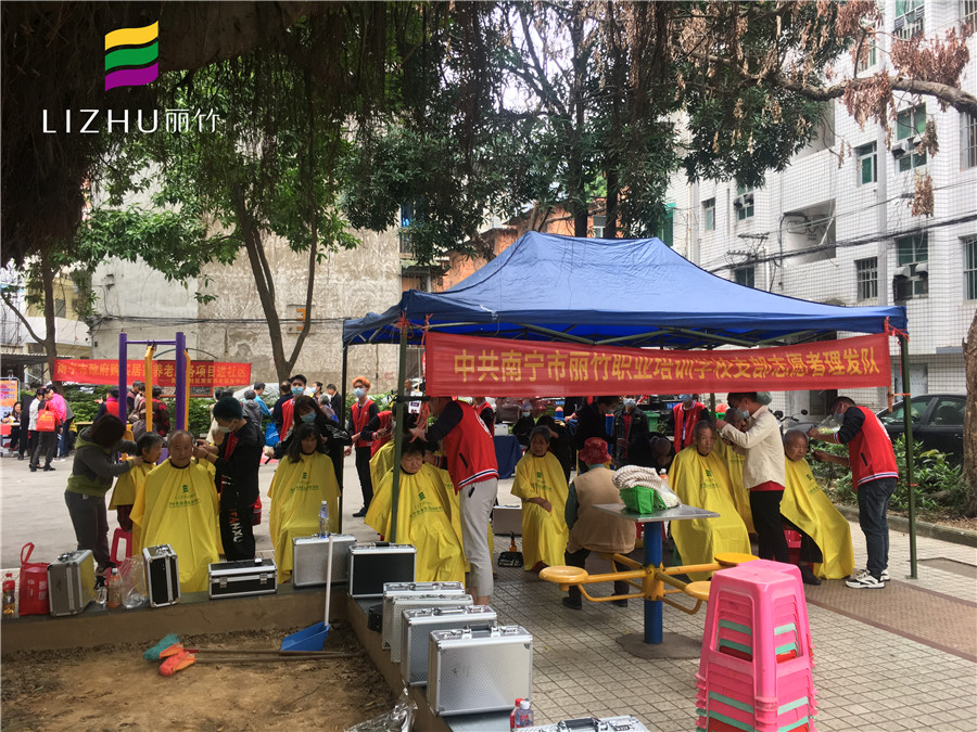 1603261913760640.jpg 20201019民印小區(qū)理發(fā)活動.jpg