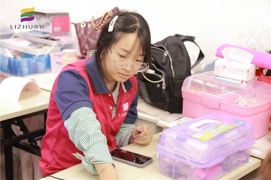 美甲學(xué)員感言：將愛好變?yōu)橘嶅X武器