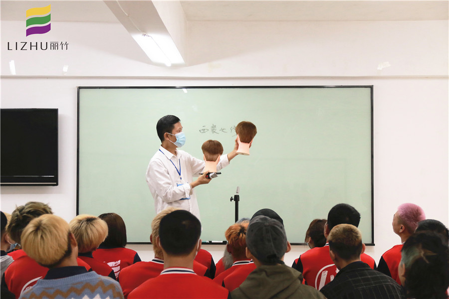 南寧美發(fā)學(xué)校：男士西裝頭怎么剪