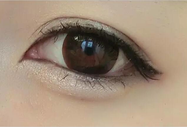 化妝教程：韓國(guó)臥蠶妝的詳細(xì)畫(huà)法