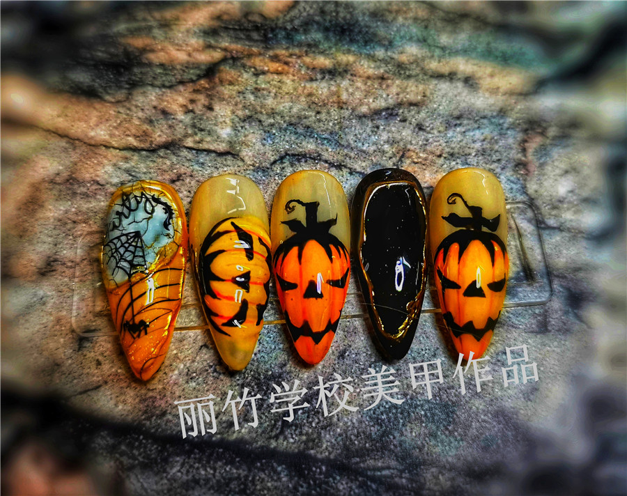 美甲培訓(xùn)：美甲持久時(shí)間越長越好嗎