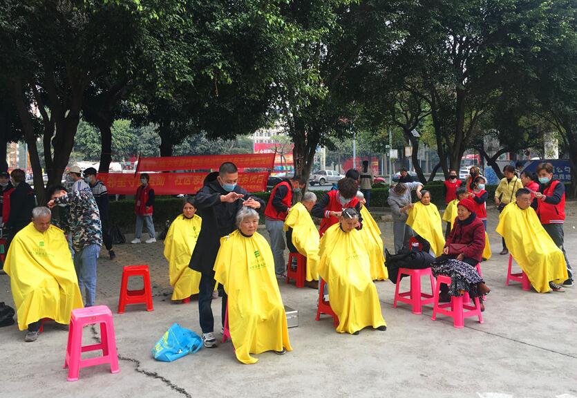 天寒地凍，麗竹義務(wù)理發(fā)暖人心