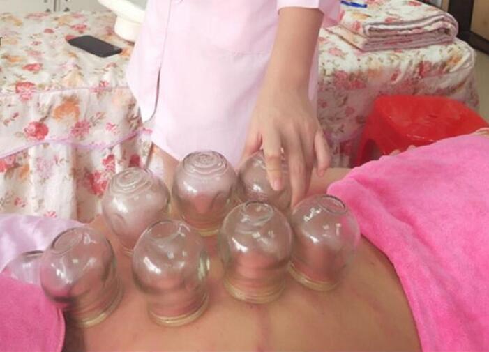 南寧美容學(xué)校：背部拔罐的好處