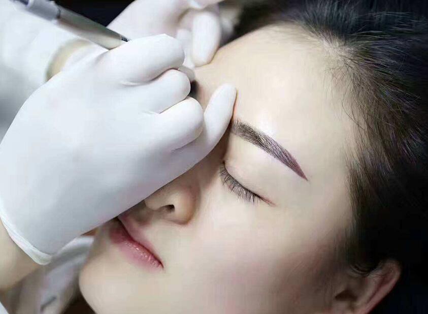 紋繡機器和手工紋繡有何不同？南寧紋繡學校幫你解答