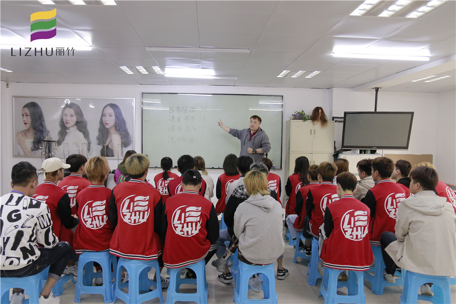 就業(yè)宣講：來南寧美發(fā)學(xué)校學(xué)美發(fā)安排工作