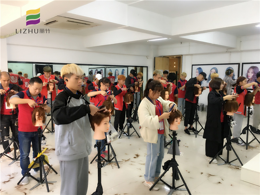 怎么判斷你是否合適剪短發(fā)？南寧美發(fā)師培訓班教你