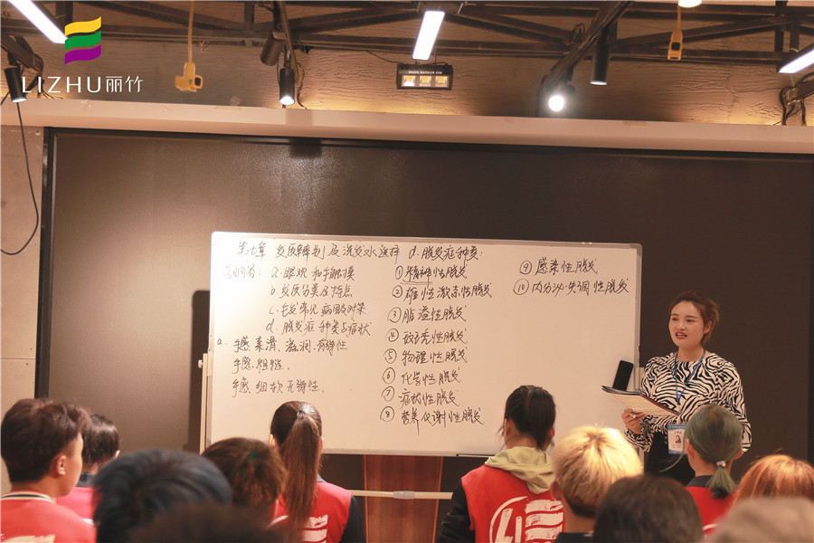 直擊美發(fā)課堂，感受廣西好的美發(fā)學(xué)校氛圍