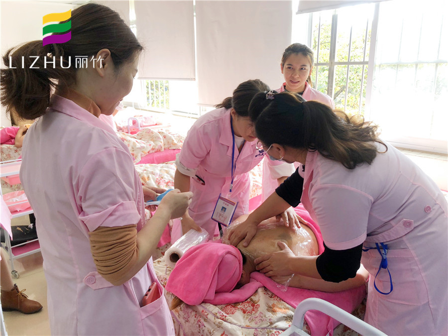 南寧美容師培訓(xùn)班：正確背診流程