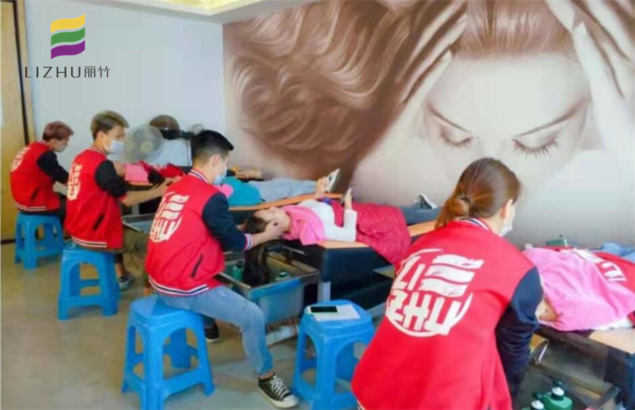 走入廣西美發(fā)學(xué)校課堂，學(xué)專業(yè)美發(fā)洗護手法