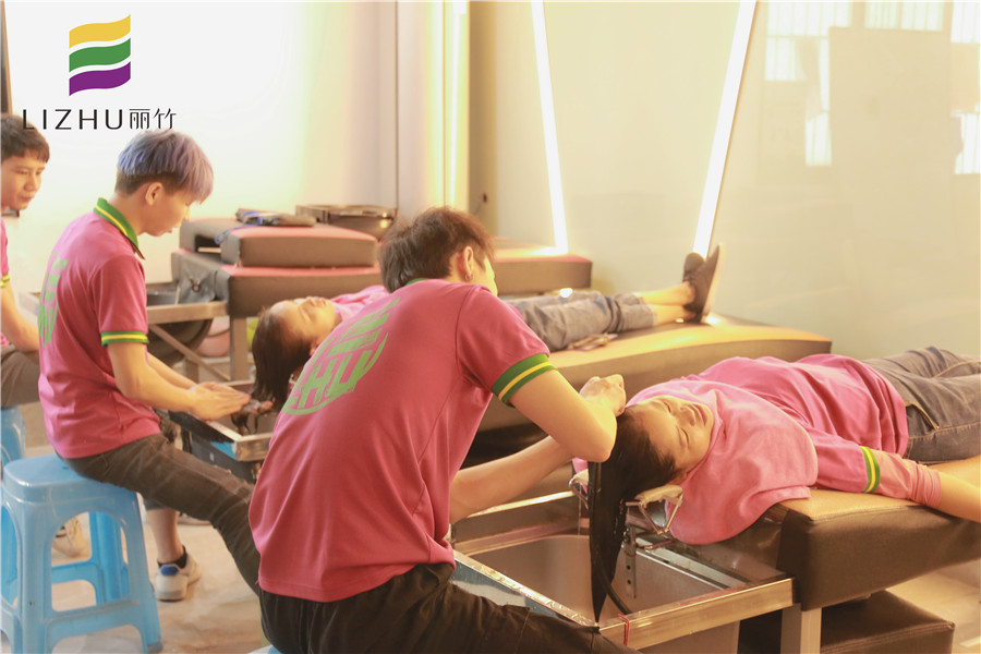 南寧哪里可以學美發(fā)？看看麗竹學校洗護就知道