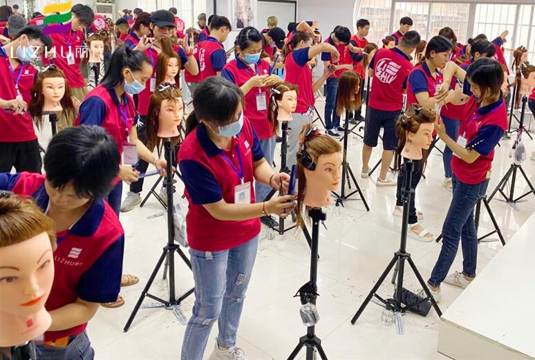 圓形層次修剪是什么？南寧美發(fā)專業(yè)學(xué)校來(lái)教你