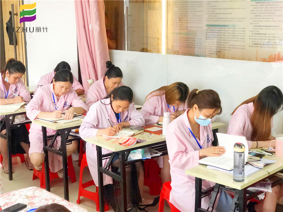 美容師為什么要學(xué)理論知識(shí)？南寧專業(yè)美容培訓(xùn)告訴你