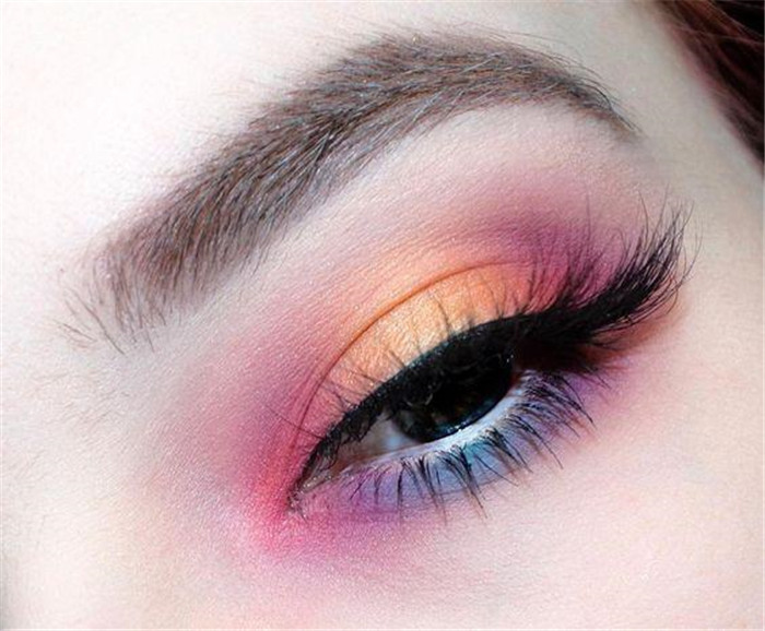 初學者眼影畫法教程，南寧化妝培訓班教你