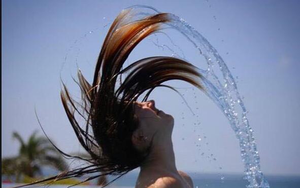 快住手！南寧美發(fā)學(xué)校教你正確洗頭方法