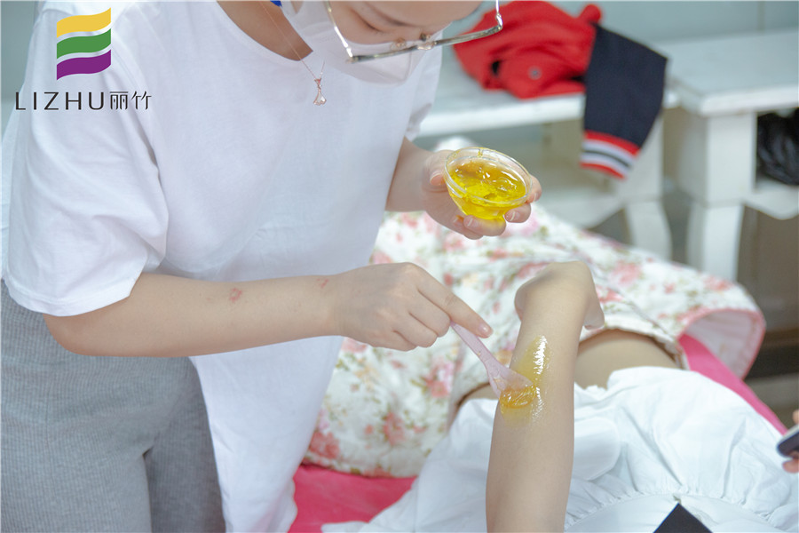 學脫毛？來南寧正規(guī)美容學校學吧