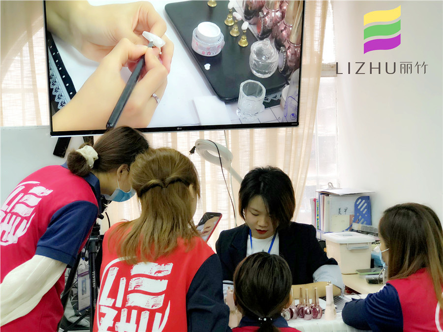 來廣西美甲培訓班學美甲，重找生活目標