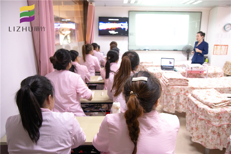 南寧學(xué)美容有前途嗎？來(lái)麗竹學(xué)校就業(yè)宣講會(huì)啊