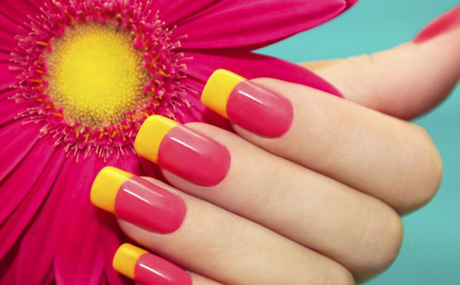 光療甲優(yōu)缺點(diǎn)有哪些？廣西口碑好的美甲學(xué)校告訴你