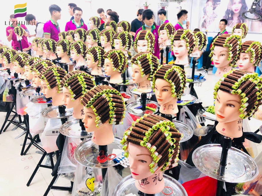 南寧美發(fā)培訓機構(gòu)課堂：國際標準杠課堂練習