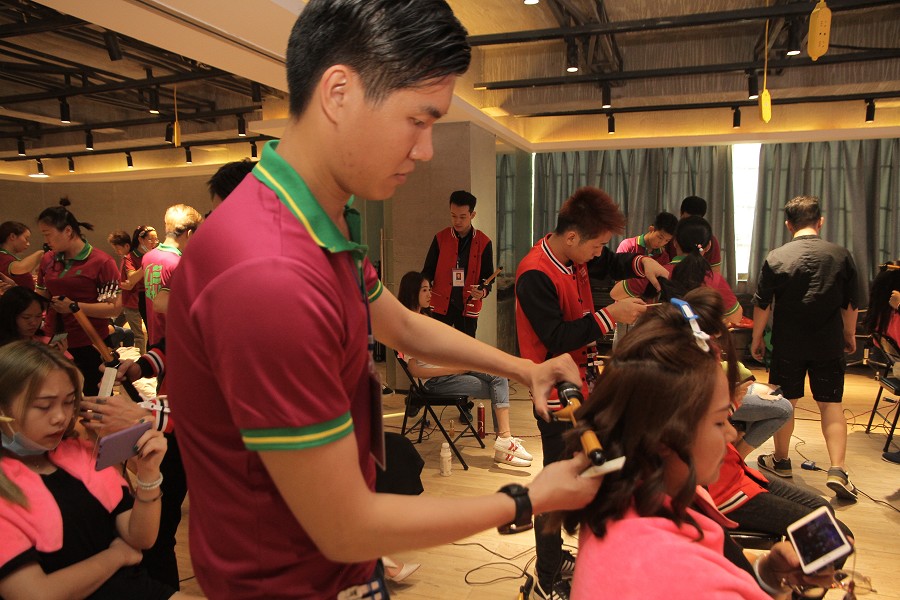 超適合圓臉、方臉的發(fā)型！