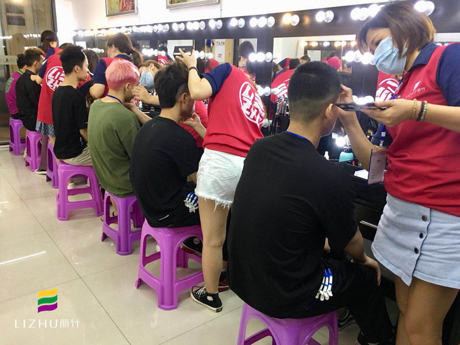 一招解決所有化妝步驟和技法！