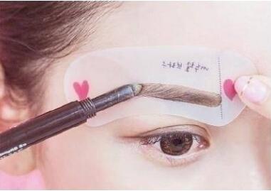 學(xué)360°畫(huà)眉大法，體驗(yàn)?zāi)蠈帉?zhuān)業(yè)彩妝學(xué)校氛圍