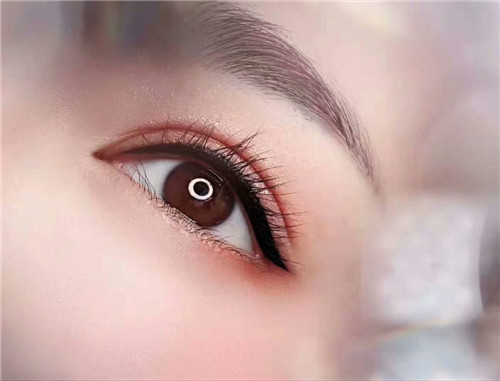 想知道紋美瞳線的技巧？到廣西紋繡培訓(xùn)中心學(xué)