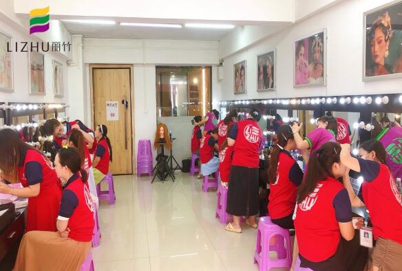 動(dòng)手對(duì)于化妝的重要性，南寧排名前十化妝學(xué)校告訴你