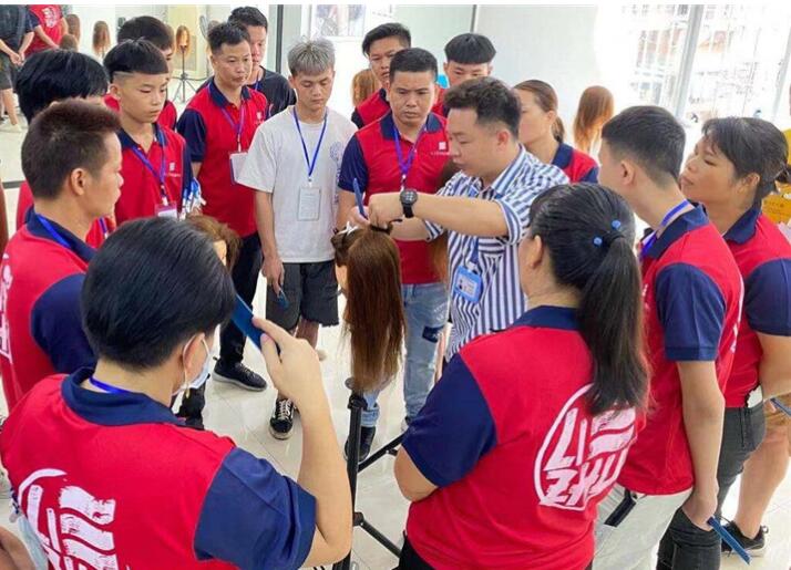 水平線(xiàn)修剪技巧，南寧美發(fā)培訓(xùn)學(xué)校分享給你