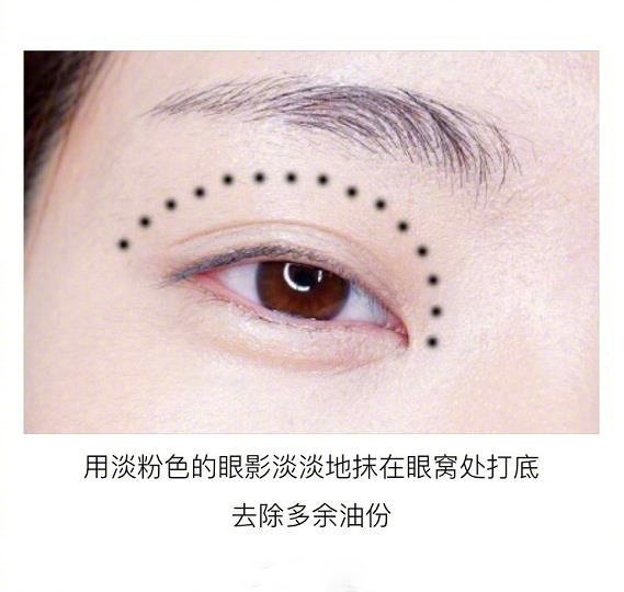 極簡約會(huì)妝容教程，和南寧彩妝學(xué)校學(xué)起來