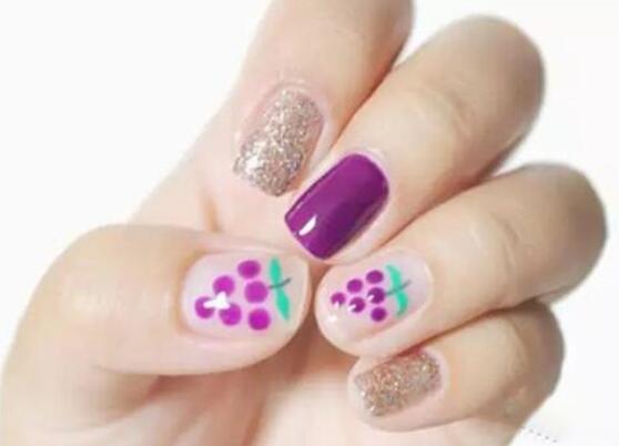 葡萄美甲怎么畫(huà)？廣西美甲培訓(xùn)教你