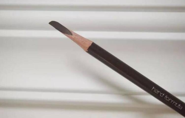 砍刀眉筆怎么快速上色？廣西學(xué)化妝的學(xué)校教你