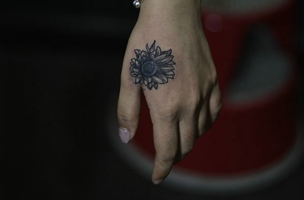 廣西學(xué)紋繡的學(xué)校教你去掉紋身的方法