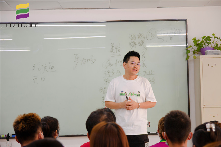 廣西美發(fā)學(xué)校哪家包工作？來(lái)麗竹美發(fā)就業(yè)宣講會(huì)吧