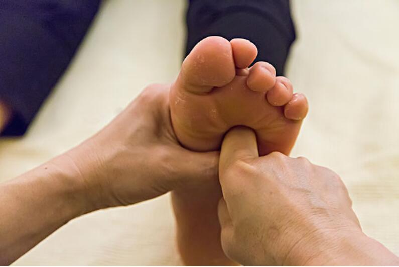 廣西專業(yè)美容學(xué)校：足療的好處