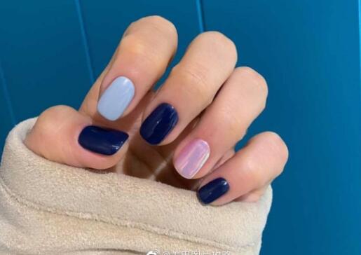 藍(lán)黑系秋冬美甲，南寧美甲培訓(xùn)班教你畫